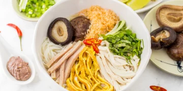 [Hôm nay ăn gì] Bún thang – nét thanh lịch Hà Nội trong bữa sáng Sky Lounge