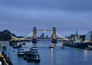 Khi “phim trường” London bước ra đời thực