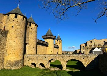Chạm vào Carcassonne, chạm vào một miền di sản nước Pháp