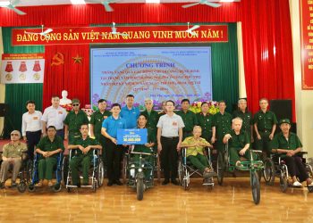 [27/7] Vietnam Airlines tri ân người có công tại Trung tâm Điều dưỡng Người có công tỉnh Phú Thọ