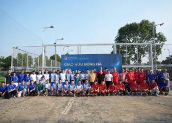 Vietnam Airlines giao lưu bóng đá cùng CLB Công an Hà Nội