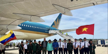 [Báo Vietnamplus] Chuyến bay đặc biệt sang Venezuela: “Cuộc chạy đua dưới mặt đất trước giờ cất cánh”