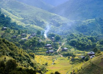 Cội rễ dưới mái nhà sàn