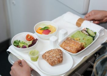 Vietnam Airlines triển khai bán suất ăn chay và suất ăn trẻ em trên nhiều đường bay