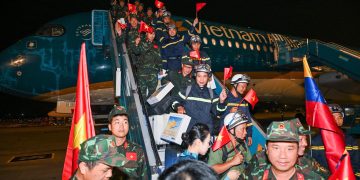 Vietnam Airlines đón 124 cán bộ, chiến sĩ hoàn thành nhiệm vụ hỗ trợ tại Venezuela trở về nước
