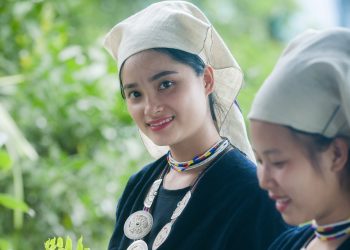 Sắc áo Dao Tiền giữa mây trời Hồng Thái