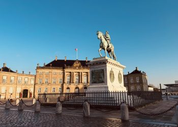 Theo dấu Hoàng gia Đan Mạch giữa trái tim Copenhagen
