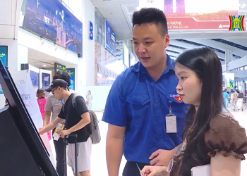 [Đài Hà Nội] Khách tự làm thủ tục cho chuyến bay quốc tế ở Nội Bài