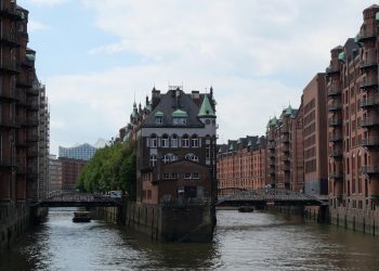 Hamburg: Chạm vào thành phố bằng gió biển và những chuyến tàu