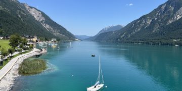 Từ ánh đèn Innsbruck đến đêm Salzburg: Một ngày băng qua miền Alps