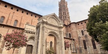 Lạc bước ở Saint-Sernin, chạm vào sắc hồng Toulouse