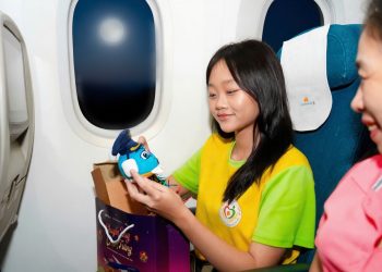 Vietnam Airlines mang sắc màu Trung thu lên “Chuyến bay Chạm Trăng”
