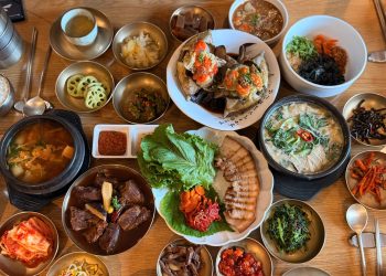 Ăn sập Seoul: Đi để ăn, ăn để hiểu một thành phố