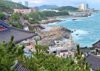Haedong Yonggungsa: Ngôi chùa ở Busan để tìm một khoảng bình yên bên biển