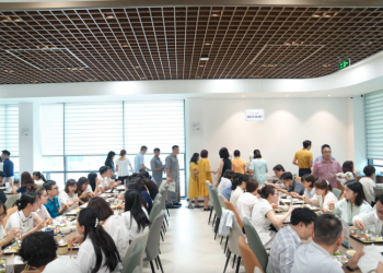 [Hôm nay ăn gì] Bún mọc, gà rang muối hay sườn sốt chua ngọt – bạn chọn món nào?