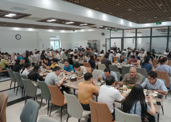 [Hôm nay ăn gì] Cháo sườn sụn nóng hổi, thêm vị ngon cho ngày làm việc mới