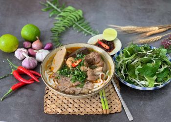 [Hôm nay ăn gì] Bún Huế: Ấm lòng ngày thu tại Sky Lounge
