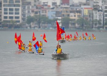 Giải Thuyền rồng – ván SUP 2026: Hồ Tây “nóng” từ sáng sớm, đội Vietnam Airlines “cháy” hết mình trên đường đua